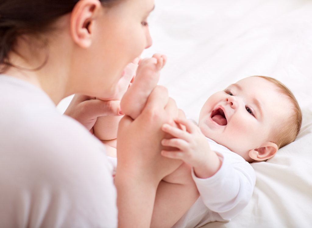 Spielideen für Babys im Alter von 3 Monaten