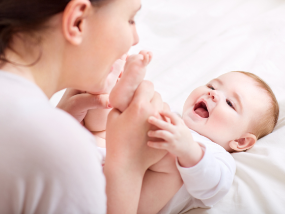 Spielideen für Babys im Alter von 3 Monaten