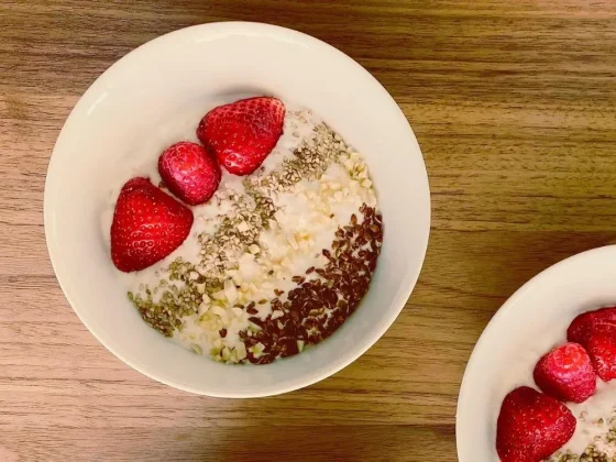 Rezept für einen leckeren Bananenquark mit gesunden Toppings